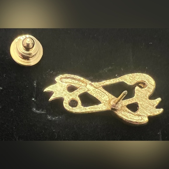 Vintage Avon #1 Babysitter Tac Pin Brooch w/ Rhinestones Gold Tone with box - Picture 7 of 7